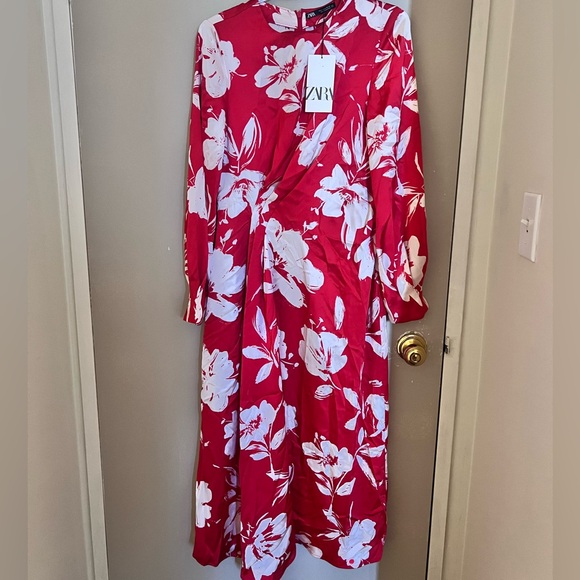 Zara red and white satin long sleeves maxi dress - Picture 2 of 6